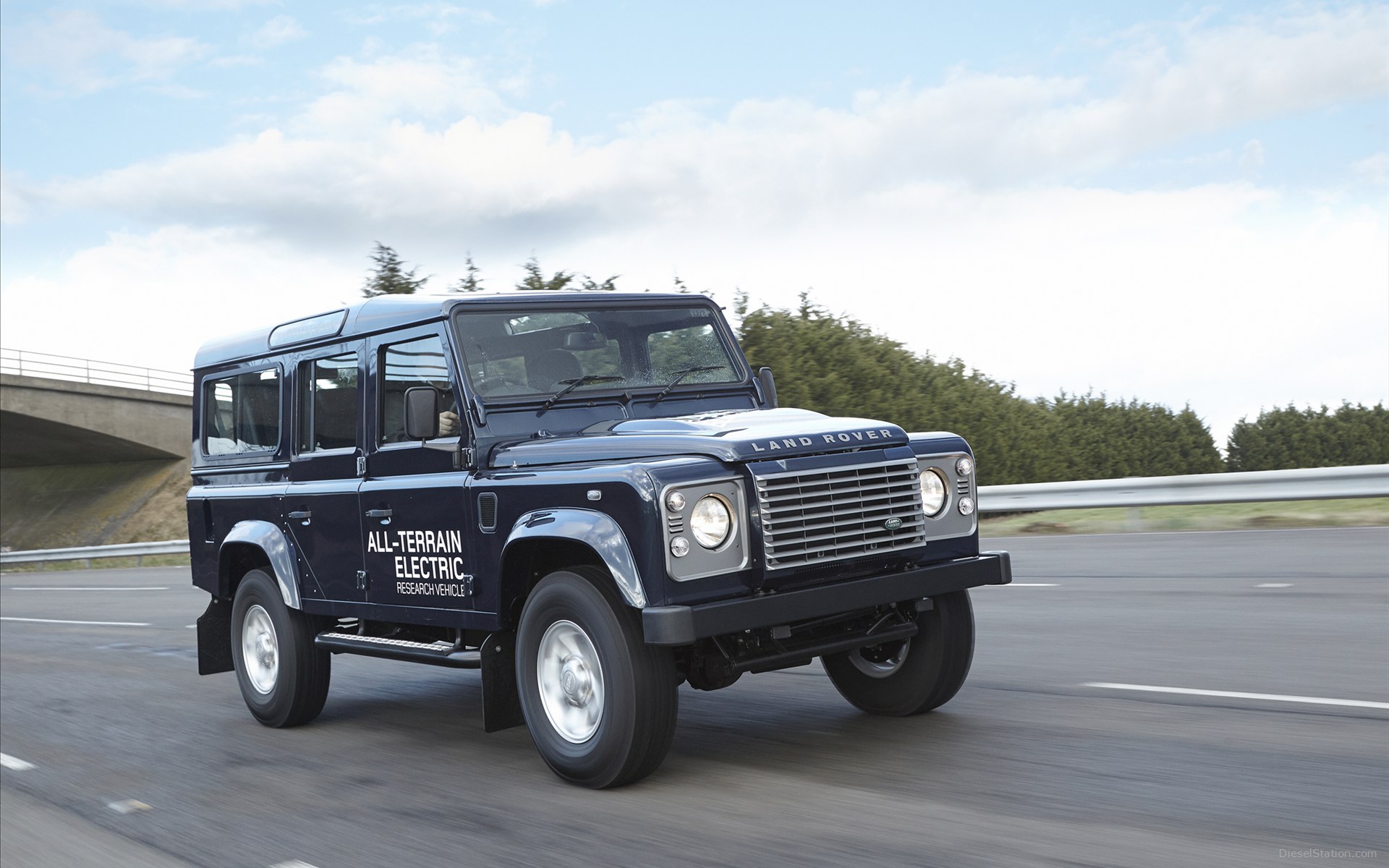 Land Rover Defender Electric Concept 2013